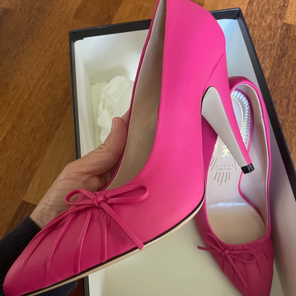 Authentic new gucci shoes size 6